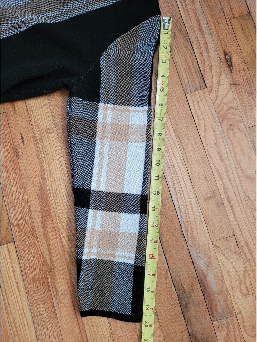 Anne Klein Plaid Longline Cardigan Sweater Jacket M Black Tan Gray Buckle Closur - Picture 3 of 9